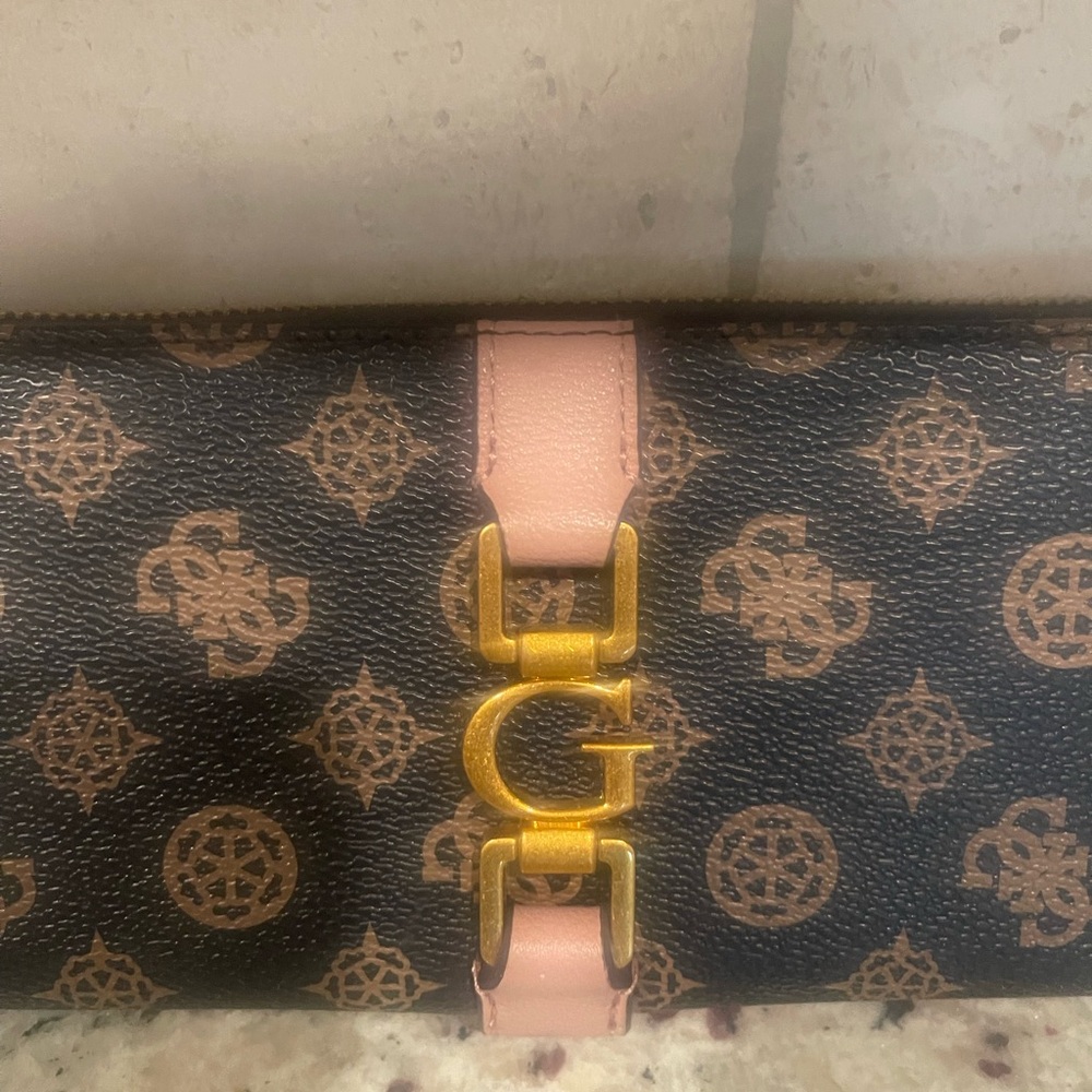 GUESS BRIANA WRISTLET WALLET with Gold Accents - Picture 8 of 8